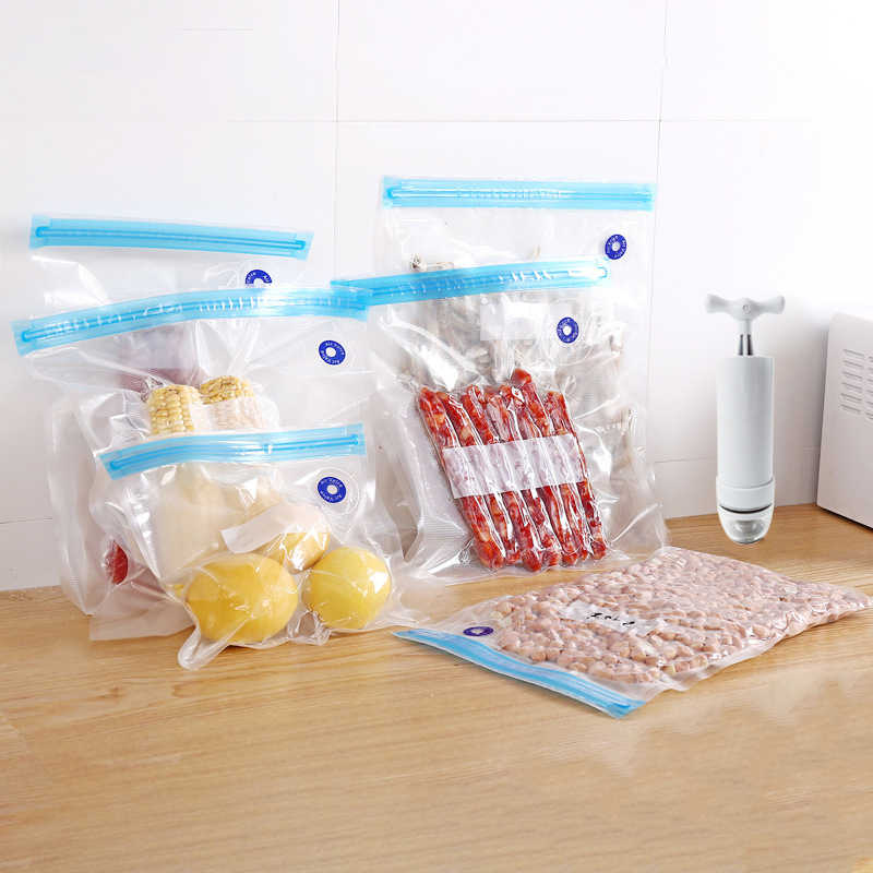 Vacuum sealing bag set